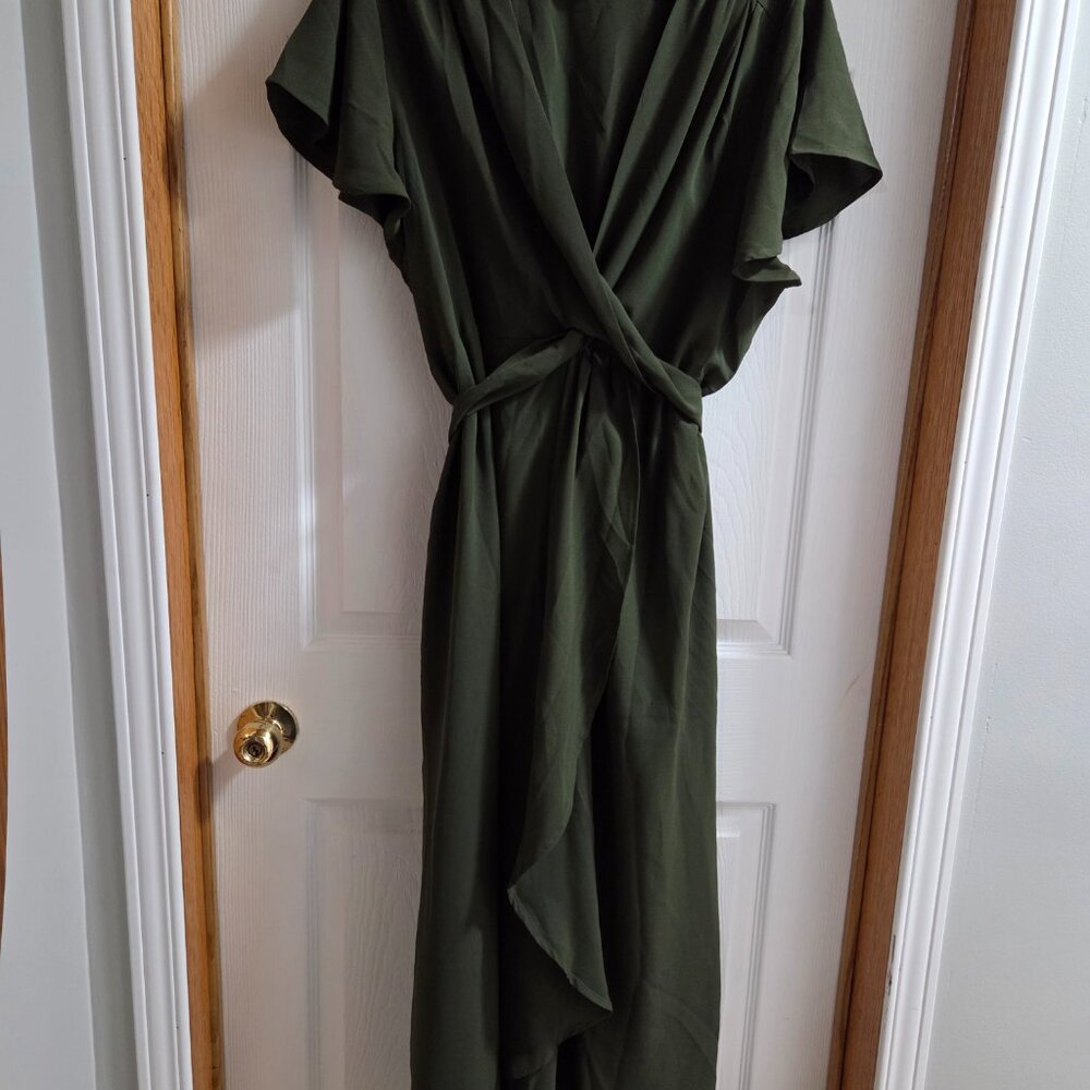 NWOT Plus Green Solid Twist Front Wrap Hem Dress